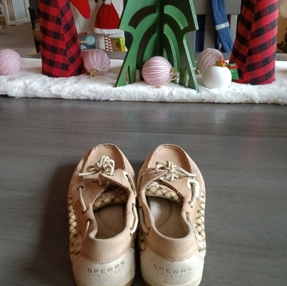 Sperry Beige Boat Shoes. Size 9.5. like new - Picture 5 of 6